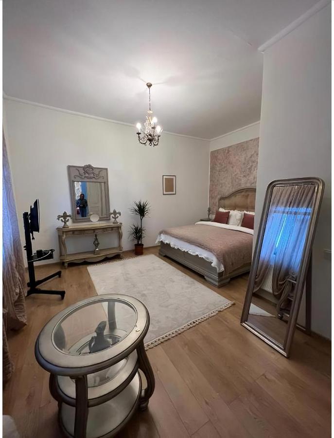 C-Entral Boutique Apartment Bukares Bagian luar foto